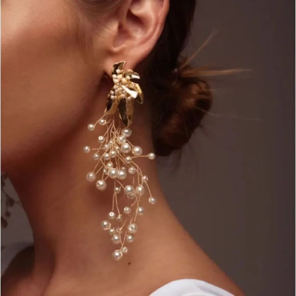 Flower statement earrings N380